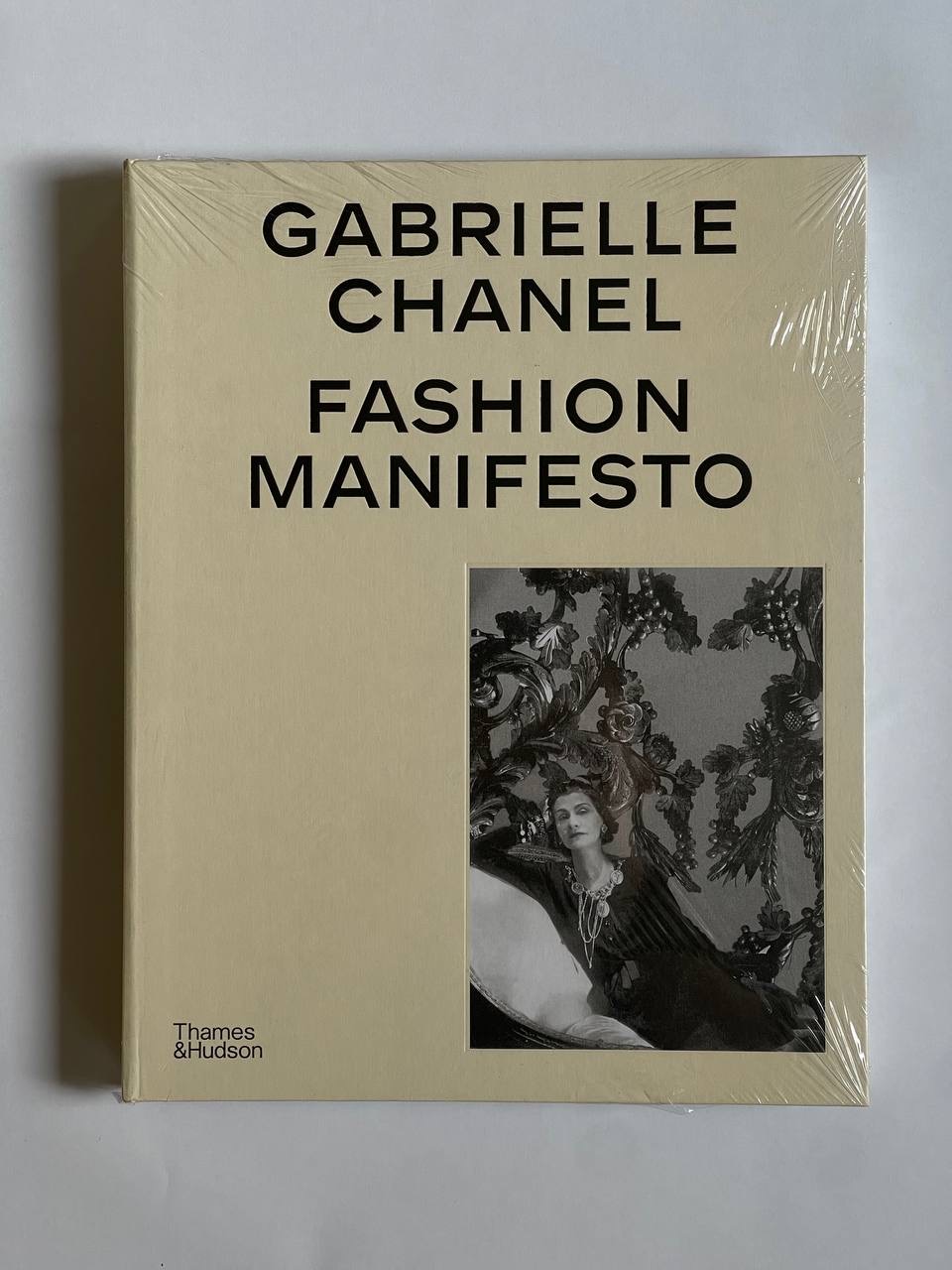 Книга «G Chanel Manifesto»
